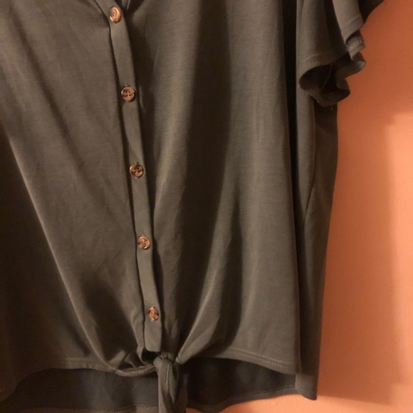 Tie front button up top - Picture 3 of 5